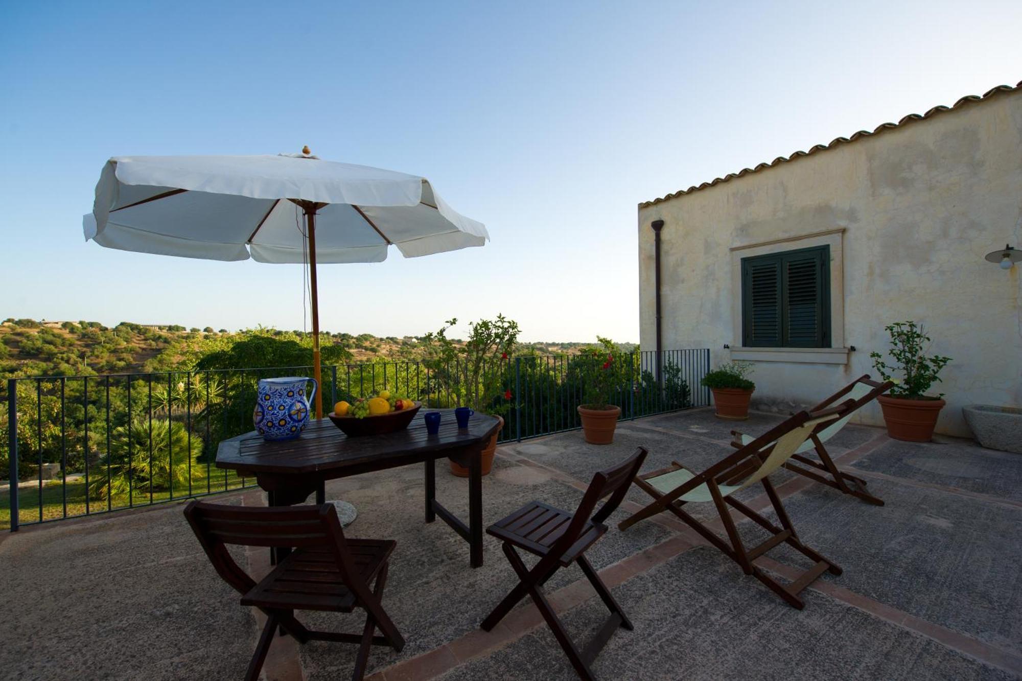 Relais Parco Cavalonga Hotel Доннафугата Стая снимка