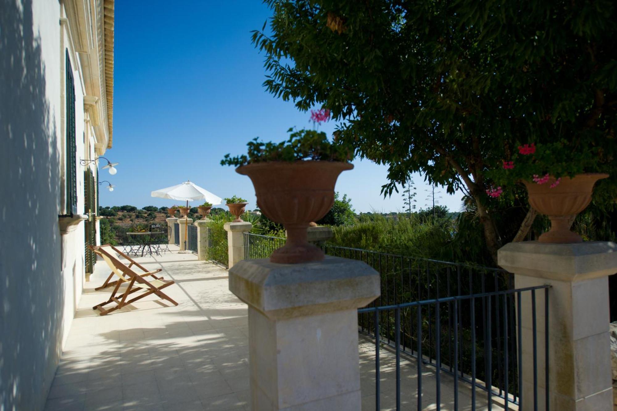 Relais Parco Cavalonga Hotel Доннафугата Стая снимка