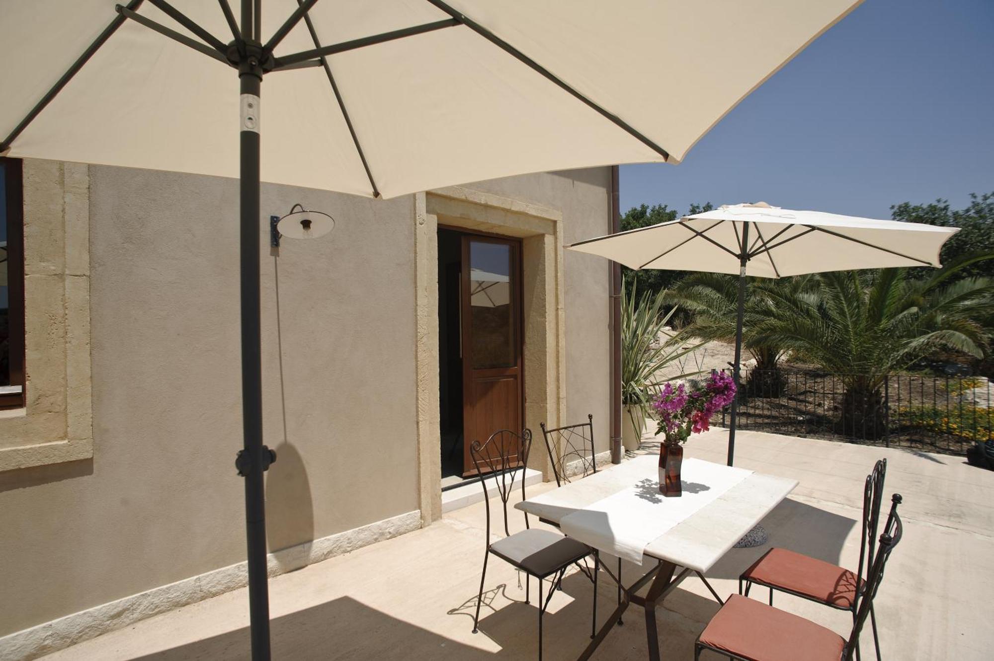 Relais Parco Cavalonga Hotel Доннафугата Стая снимка
