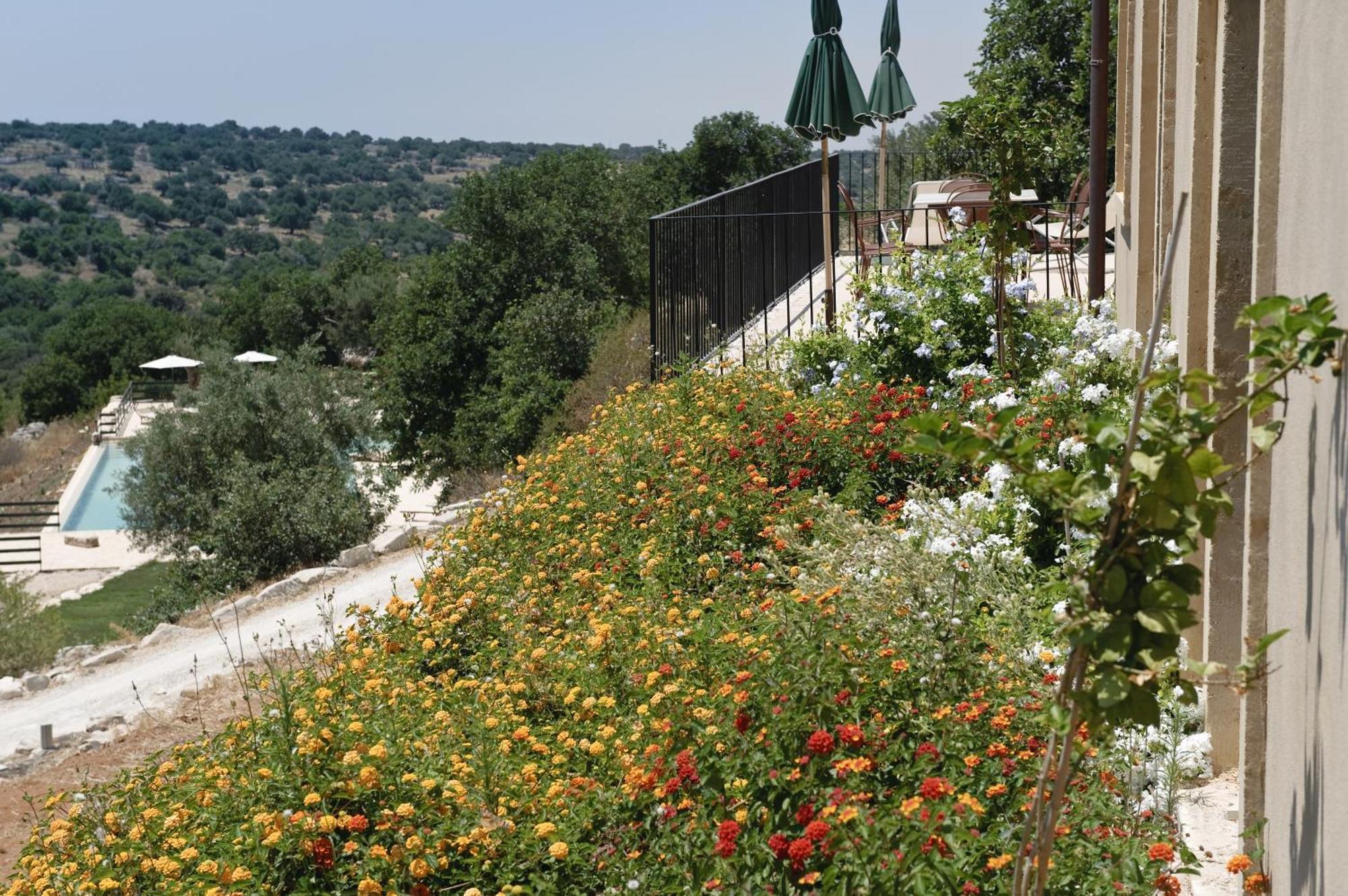Relais Parco Cavalonga Hotel Доннафугата Стая снимка
