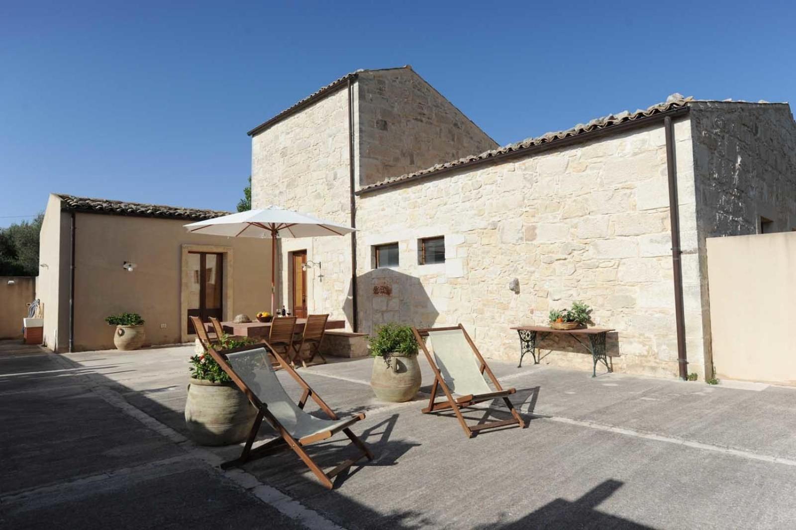 Relais Parco Cavalonga Hotel Доннафугата Стая снимка